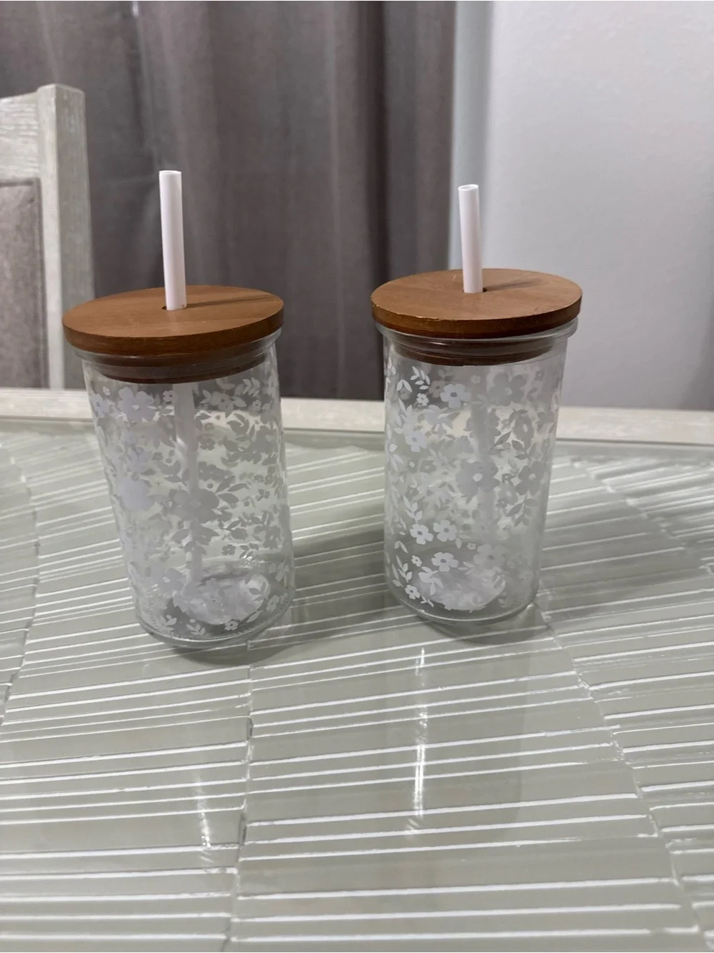 Set of 2 Floral Glass Tumblers with Wooden Lids and Straws